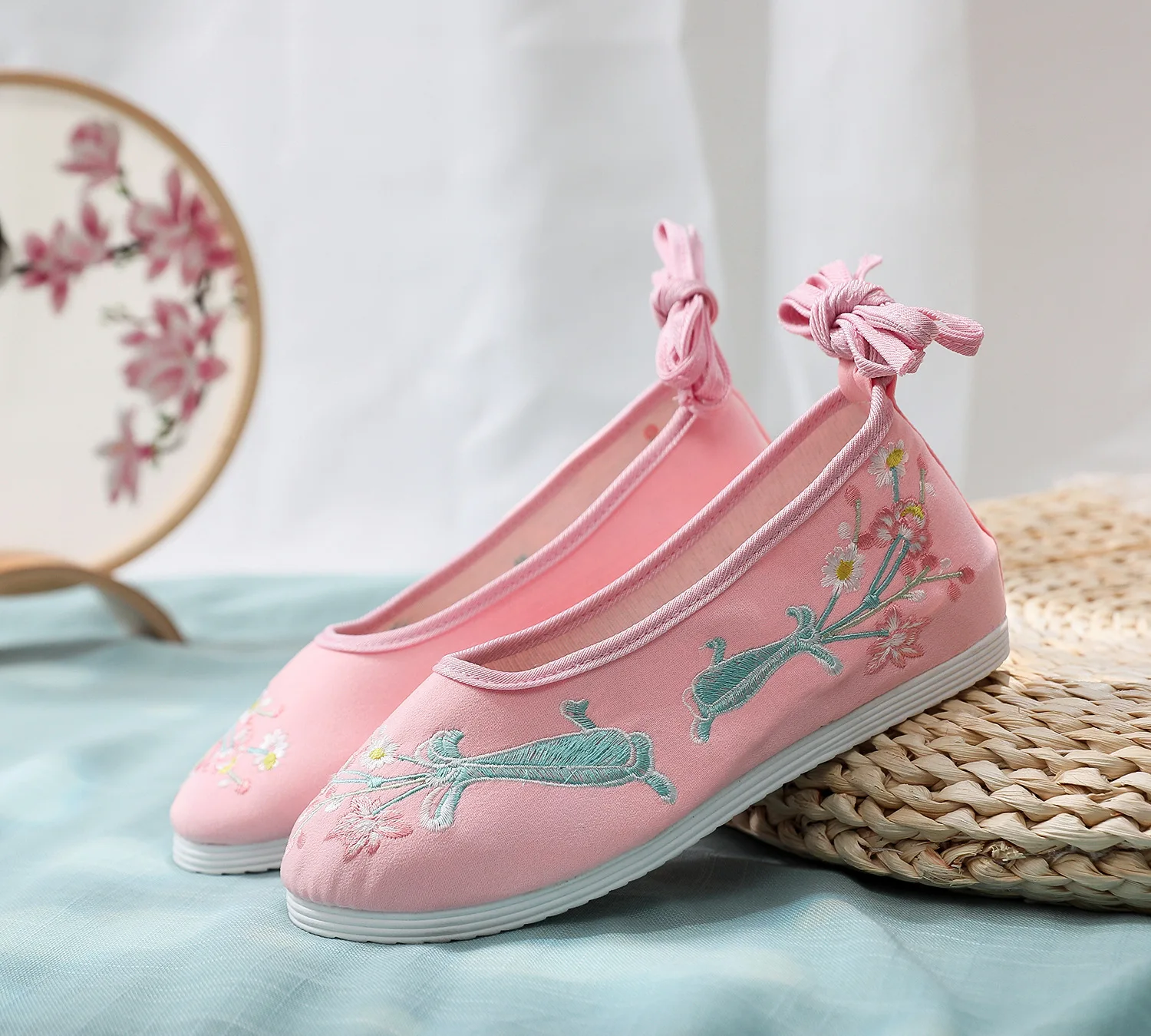  Chinese Women Flats Hanfu Shoes Female Autumn New Antiquity Strap  Embroidered  - £122.21 GBP
