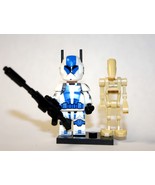 Building Blue And White Clone Trooper With Droid Clone Wars Star Wars Minifigure - $7.46