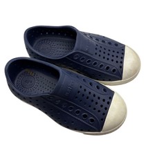 Native Jefferson Navy Blue Perforated Slip-On Shoes Size 9 - $322.43 MXN
