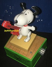 Hallmark 2017 Christmas Dance Party Peanuts Snoopy - £159.90 GBP