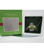 DEPT 56 69543 SNOWBABIES ORNAMENT SWINGIN&#39; HOLIDAY  NEW - $253.76 MXN