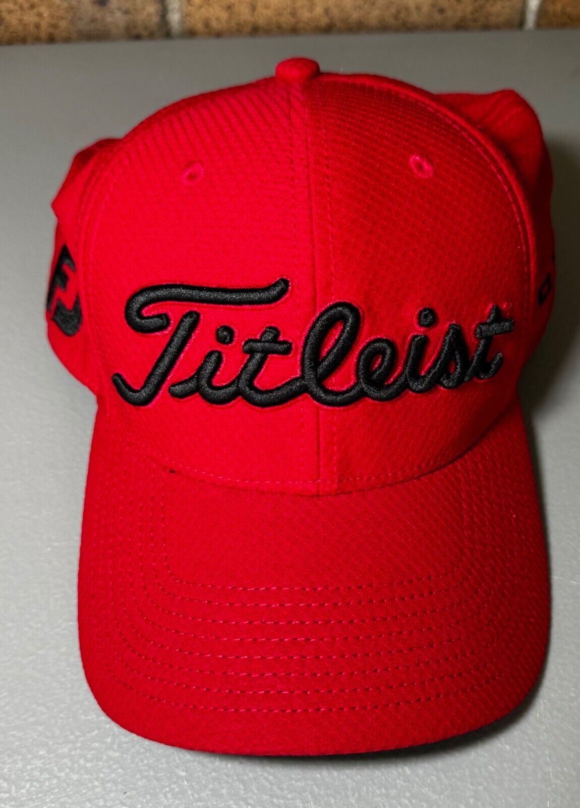 TITLEIST Mens L/XL Red Embroidered Pro V1 Footjoy Logo Flex Fitted Players Hat - $20.00