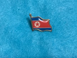  Korea Propaganda Badge Pin (DPRK) - $372.63 MXN