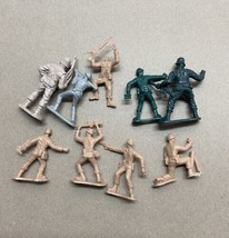Vintage Mini Action Figures Assorted Lot Of 9 Army Guys Plastic Molded - £6.23 GBP