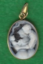  ONYX &amp; MOTHER OF PEARL 14K YELLOW GOLD FAMILY PENDANT - $65.00