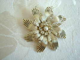 Vintage Ceil Chapman Rhinestone Pinwheel ~ Star Burst Pin ~ Brooch ~ Light Gold- - £6.38 GBP