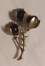 Classic Vintage Gold Tone Petal Black Stone Flower Design Brooch Pin - £13.74 GBP