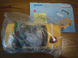 * * Playmobil 4307 bridal car wedding car with wedding couple - NEW * * - $28.60