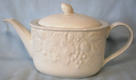 Mikasa White English Countryside Oval Teapot 3 Cup Size - £47.50 GBP