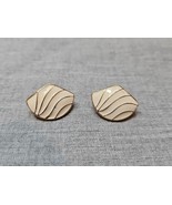 Vintage Seashell Beige Gold Tone Earrings, Beach Theme, 1&#39;&#39; - $185.45 MXN