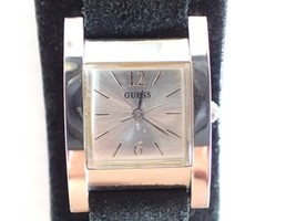 GUESS Quartz Leather Bund Strap Unisex Wristwatch - $20.31 CAD