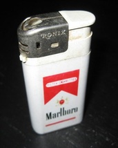 Vintage ROMIX MARLBORO Cigarettes Advertisement European Plastic Lighter - $6.99