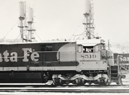 Atchison Topeka &amp; Santa Fe Railway Railroad ATSF #8519 U33C Electromotive Photo - £7.58 GBP
