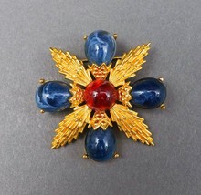 Crown Trifari Vintage Gold Tone Gripoix Cabochon Glass Maltese Cross Brooch - £314.64 GBP