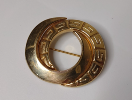 Round Gold Tone Givenchy Brooch - £31.87 GBP
