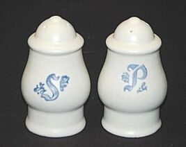 Yorktowne Pfaltzgraff Salt &amp; Pepper Shaker Set Blue Floral USA - $19.79
