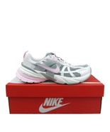 NIKE V2K Run Women&#39;s Size 8 Running Shoes Pumice White Pink NEW HQ4046-001 - $1,472.40 MXN