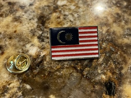 Malaysia country flag cloisonné lapel pin - £6.64 GBP