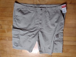 Wrangler Authentics Khaki  Beige Cargo Shorts Mens Size 50 ZM6BSCA - $19.99