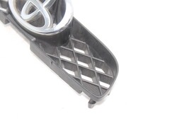 00-02 TOYOTA CELICA UPPER GRILLE EMBLEM E6385 image 5