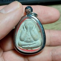 Phra Pidta Wat Pradoochimpree Lp Tho Amulet Buddha Pendant - £159.87 GBP