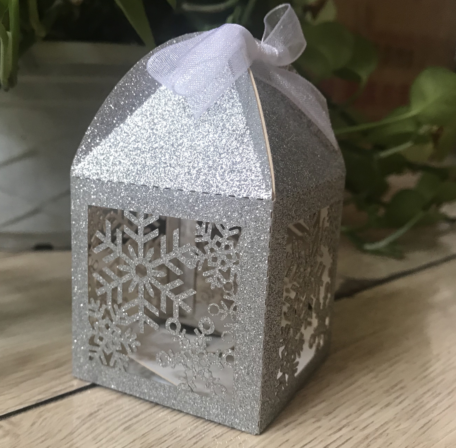 100pcs Snowflake Laser Cut Wedding gift Box,Candy Box Chocolate Box with Ribbon - £37.92 GBP
