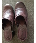 Clarks Brand ~ Women&#39;s Size 6M ~ Leather Slide On ~ Casual Shoes - $30.00