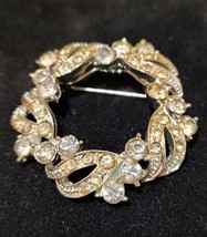 Coro Gold and Silver Tone Wreath Vintage Brooch - £20.83 GBP