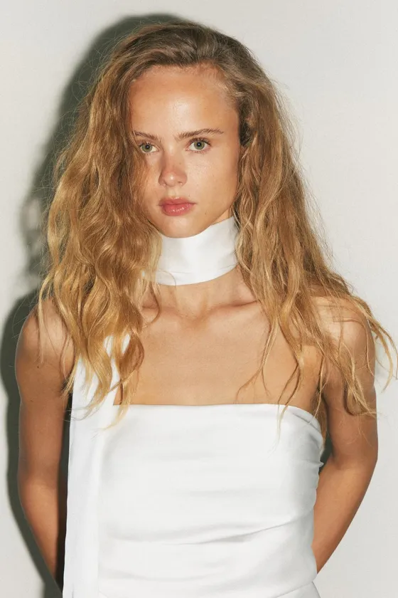 DRAPED SATIN TOP WITH SCARF - $167.29 MXN