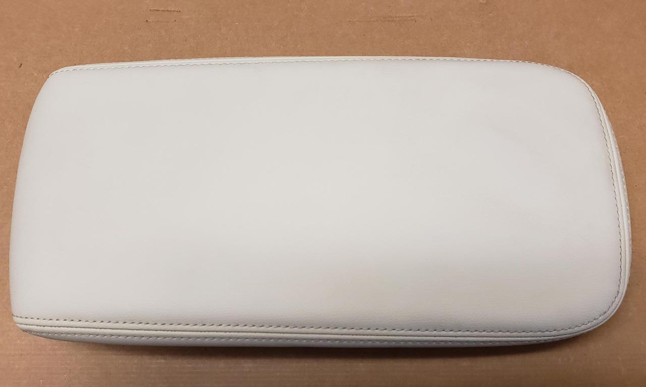 OEM 2014-2019 Chevrolet Impala Center Console Armrest Lid Light Wheat 84045639 Item image 2
