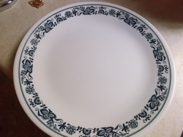 Corelle Old Town Blue Flower Pattern Dinner Plates (3) Vintage - $20.00