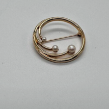 Vintage Monet Classic Circle Pin Brooch Faux Pearl Gold Tone - £10.09 GBP