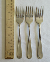 Lot of 3 Oneida Flight Reliance Stainless Salad Forks  6.7  6 3/4 &quot; Vietnam - $213.11 MXN