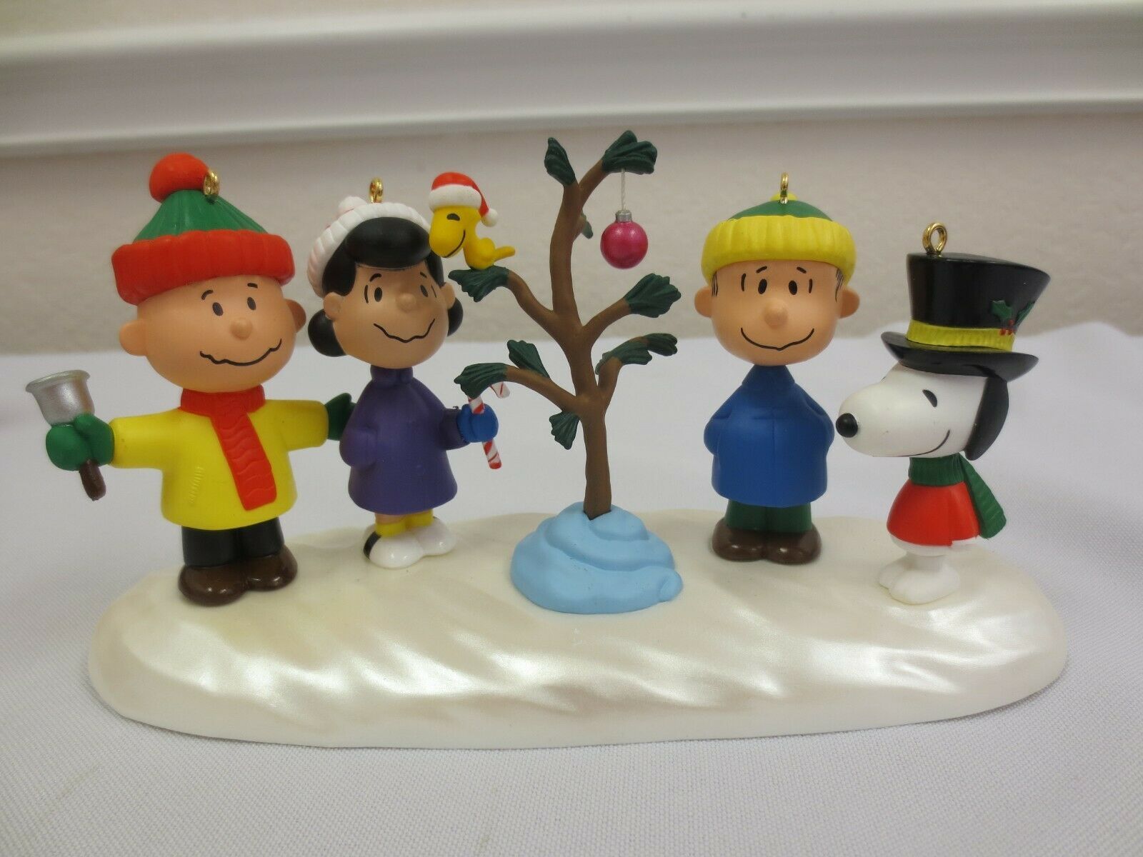 Hallmark Tabletop Display Hallmark A Charlie Brown Christmas Tabletop Display & Four Ornaments ...
