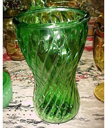 GREEN 8&quot; HOURGLASS-INSIDE/OUTSIDE Swirl Pattern Glass Vase;PIE CRUST SCA... - £19.68 GBP