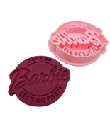 Come On Barbie Let&#39;s Go Party 2-Pc. Set Cookie Cutter Embosser Stamp  - $221.32 MXN