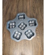 CHICAGO METALLIC Bakeware Mini Cake Mold for Six Cakes - $9.90