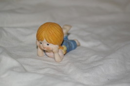 Enesco Country Cousins Katie Laying On The Ground - £3.14 GBP