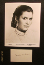 CARRIE FISHER AS PRINCESS LEIA (EMPIRE STRIKES BACK) HAND SIGN CARD &amp;  P... - $9,226.59 MXN