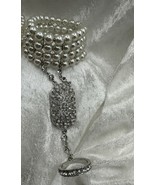 SILVER TONE BOLLYWOOD FAUX PEARL STRETCH BRACELET RHINESTONE ATTACHED RING - $243.52 MXN