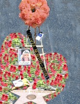 OLIVIA NEWTON JOHN HOLLYWOOD WALK OF FAME STAR MEMORIAL TRIBUTE PHOTO - $4.95+