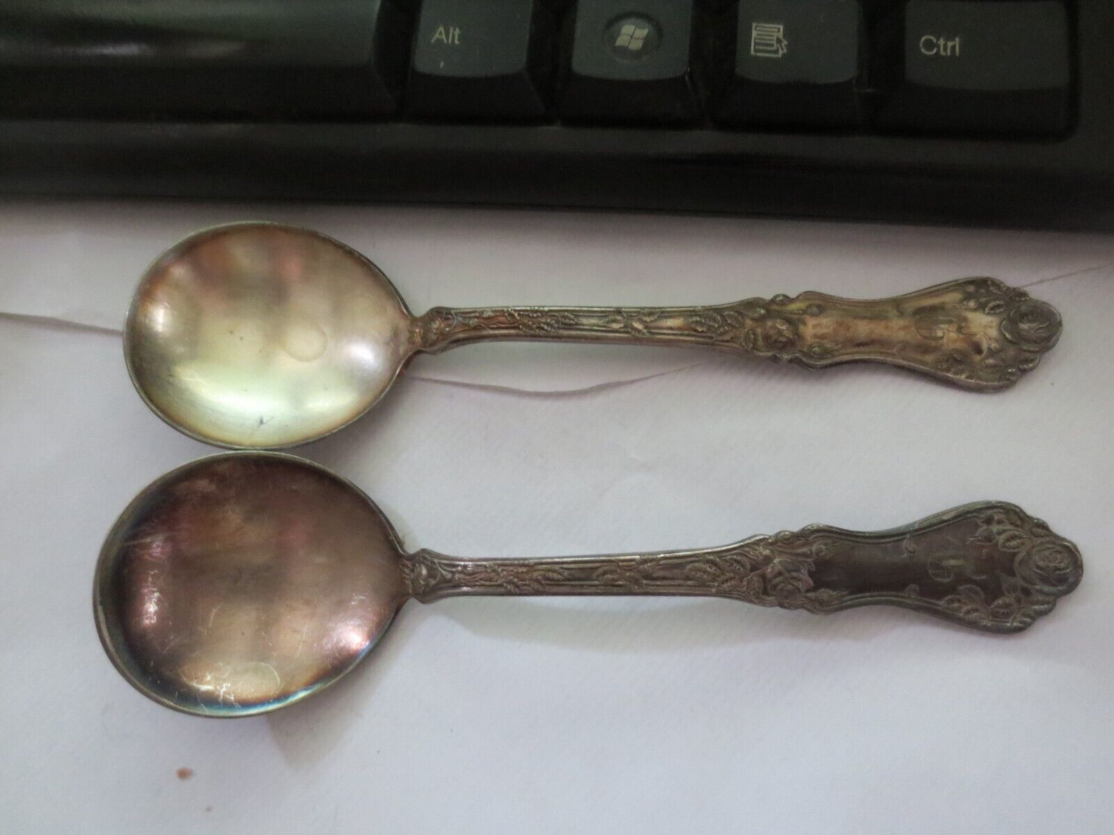 Vintage Rockford S.P. Co Soup Spoon Roses Flowers monogrammed - $9.49