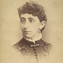 1887 Cabinet Photo Woman Wavy Hair Bead Appliqué Blouse Ruffle Fredricks NY - £27.48 GBP