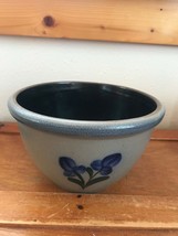 An item in the Pottery & Glass category: Rowe Pottery Works 2002 Signed Salt-Glazed Blue-Rimmed Mixing Bowl w Flower Moti