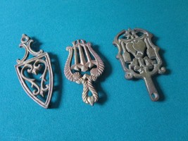 ANTIQUE 3 BRASS TRIVETS 5&quot; original vintage - $44.55