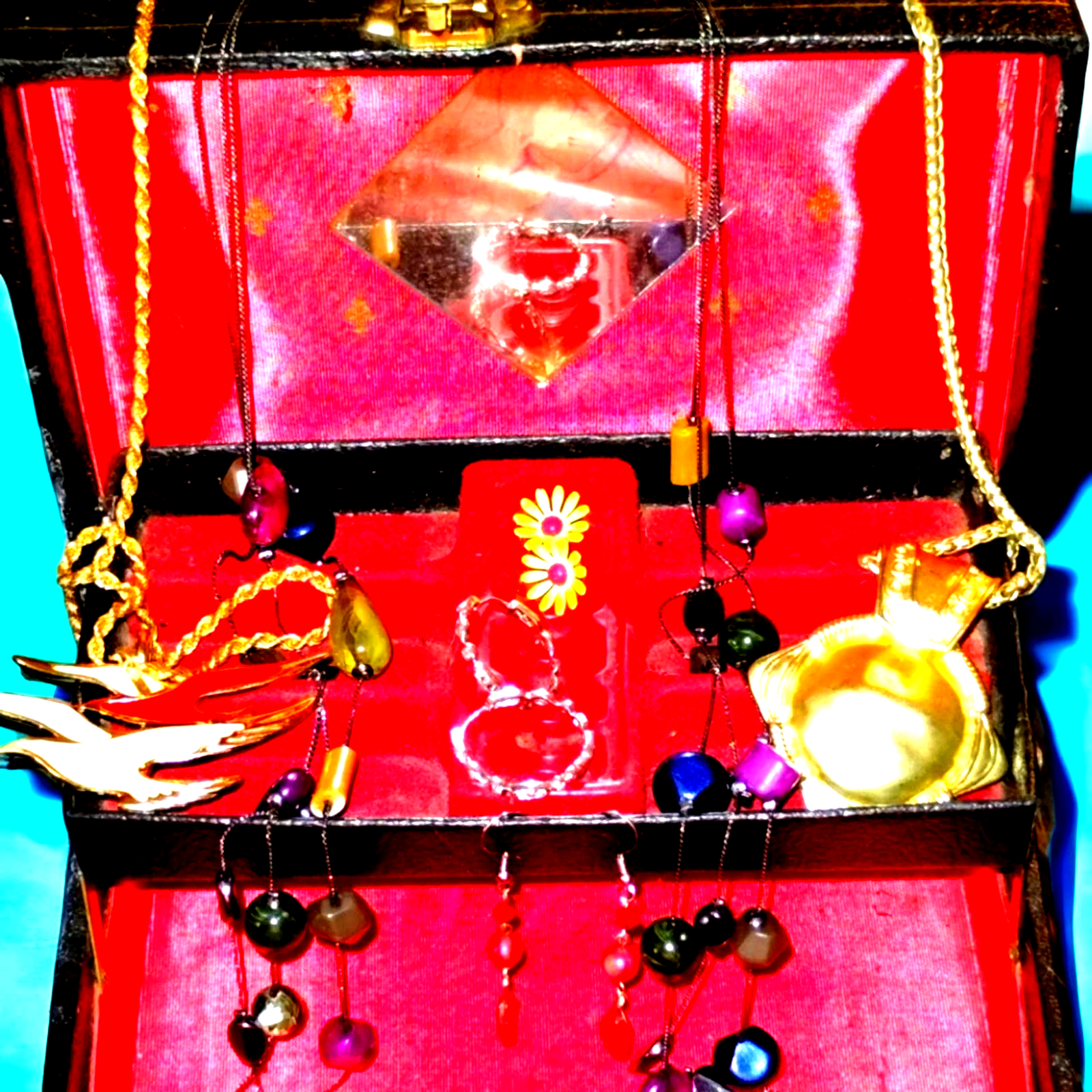 Extremely beautiful lot of vintage jewelry - $37.62