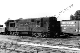 Pennsylvania Railroad PRR 6700 FM H-24-66 Chicago ILL 1968 Photo - $14.95