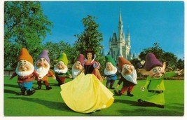 Vintage WALT DISNEY WORLD Postcard Snow white 3x5 0111 1605 Unused - $5.76