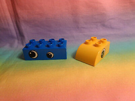 LEGO Duplo  Replacement 2 Bricks Parts Pieces with Eyes Yellow Blue - as is - £1.95 GBP