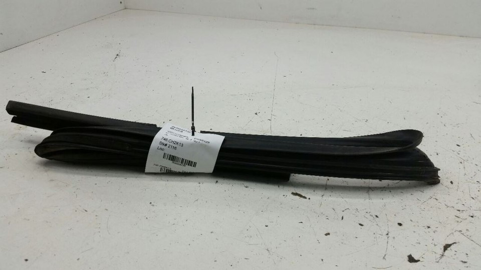 2013 Dodge Avenger Door Glass Window Seal Rubber Gasket Right Passenger ... - $29.96